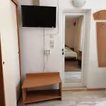 за гости