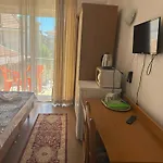 за гости
