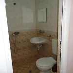 за гости